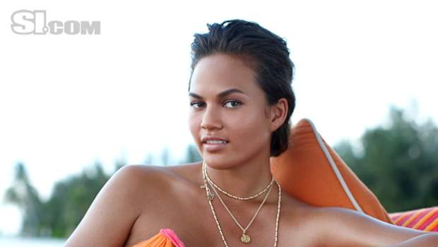 10_christine-teigen_01.jpg